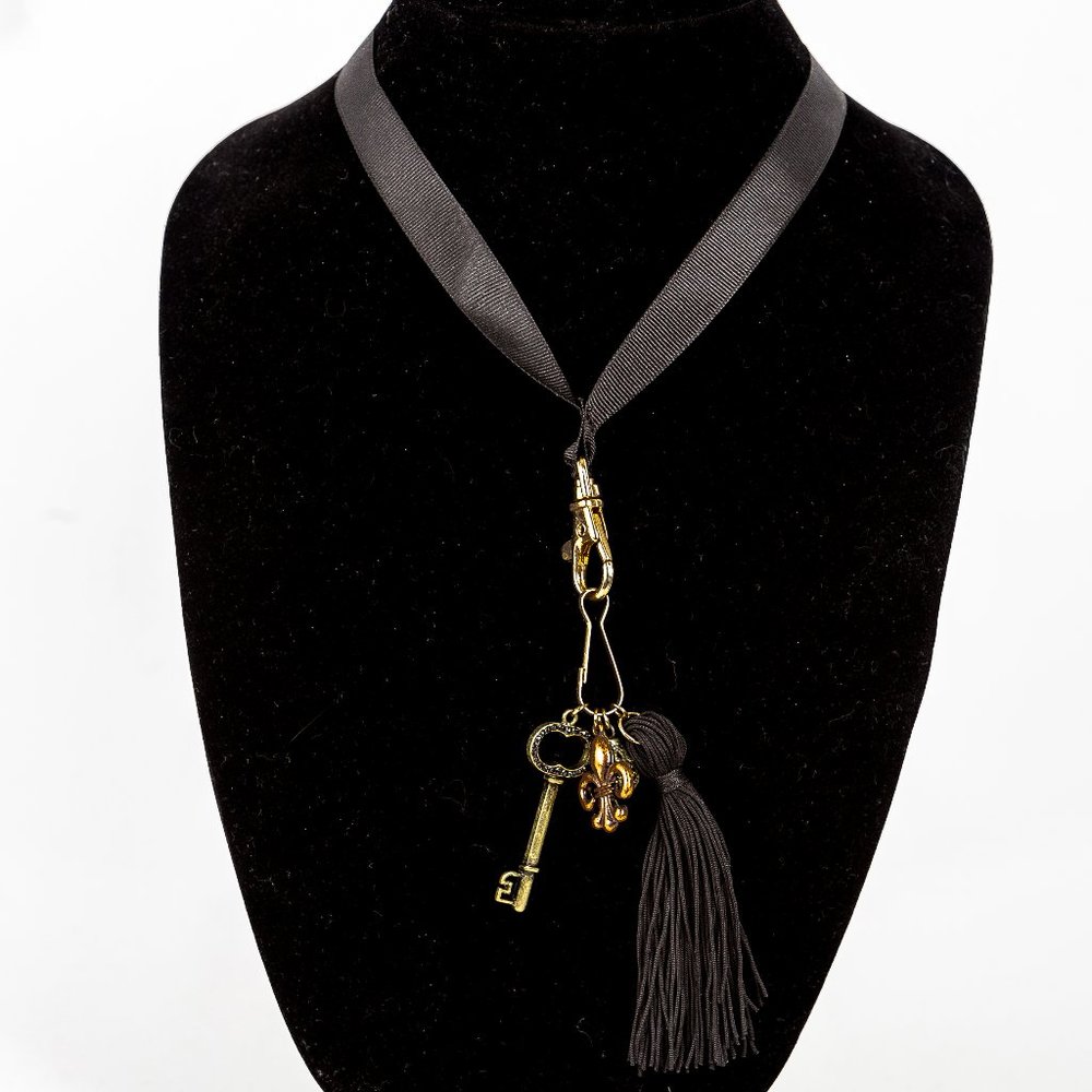 NWOT ribbon and tassel necklace - long